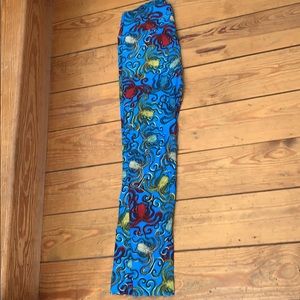 Lularoe leggings with octopus on them